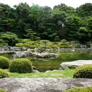 福岡県が大濠公園の開設５０年を記念して築庭