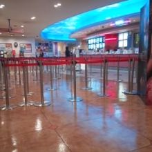 チケットカウンターと売店