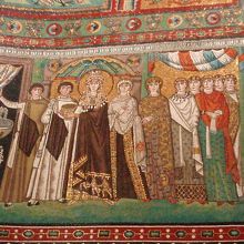 「テオドーラ皇后と女官たち」のモザイク