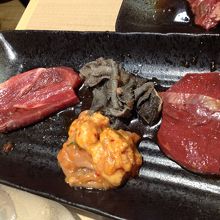 ホルモン盛り合わせ　ハツ、アゴシタ、センマイなど