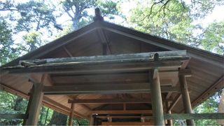 式年遷宮で、まもなく新しいお社に。