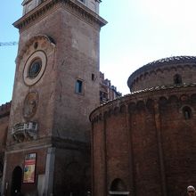 右側　ロレンツオ聖堂