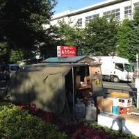 ホテル前の屋台