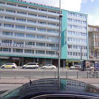 左のエクセルシオールさんは同じ経営のようです