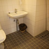 ビーサン必須。シャワーブースは正直使いにくいです。