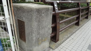 渋谷川にかかる橋です。