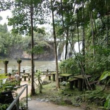 メインの滝側のピクニックエリア