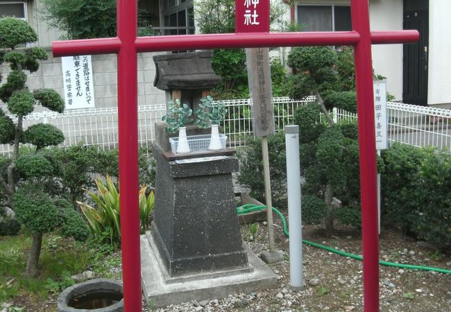 これも神社・・間違いありません