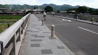 渡月橋を境に・・・