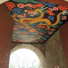 南大門の天井画