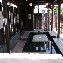 駅の足湯