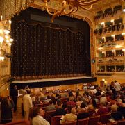 音響が良く、舞台が見やすい、オペラを堪能できるヴェネツィアの劇場