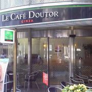 日本の中心、銀座4丁目交差点にある「ル・カフェドトール 銀座４丁目本店LE CAFE DOUTOR」