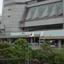 土曜の朝１０時。整理券発券のため並んでいます