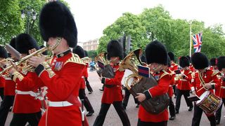 11時の衛兵交代式は必見