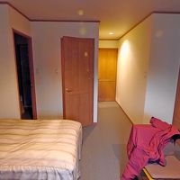 スリッパなしで入るが，きれいに掃除してある