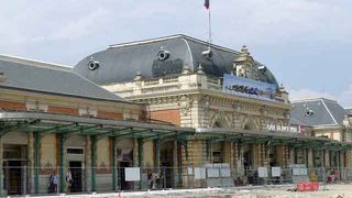 海岸からちょっと離れている「ニース駅」