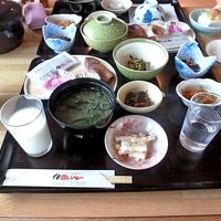 朝食　これに冷奴がついてくる　質素