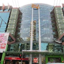 西九龍中心（ドラゴン・センター）正面入り口