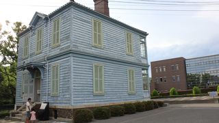 アーリーアメリカン洋式を取り入れた純西洋館で～す。