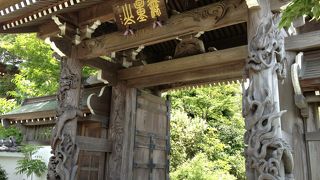 手の込んだ山門