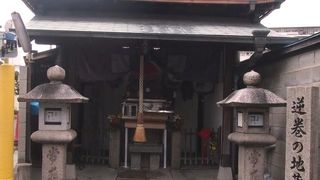 この辺は水流の激しいところで船が転覆して多くの犠牲者が出たのでその冥福を祈って建立されたそうです