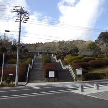 階段を登りきったところが博物館
