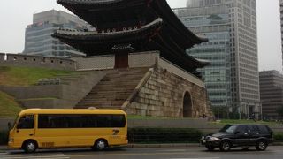 再建されて綺麗です