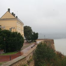 左手にうっすら写ってます・・・