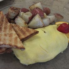 ミート&チーズのオムレツ。こちらも美味しすぎる！！