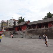 街中の寺院