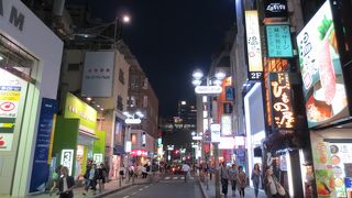 まさに若者の街