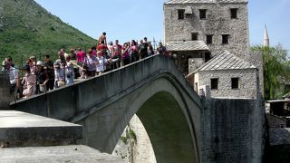 モスタル観光の一番の目玉が、この石橋