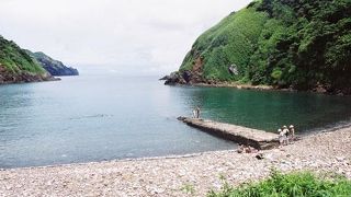 北村集落跡にある港の遺構