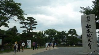 すぐ近くに松本城！