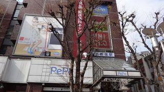 JR新宿から見えますが、少し歩きます。