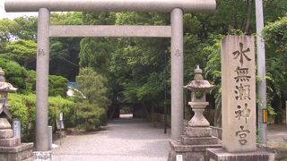 後鳥羽天皇・土御門天皇・順徳天皇を祭る神社