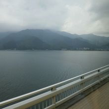 バスの車窓から眺めることができました。