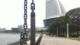 大きな碇のモニュメントです!!