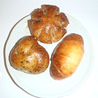 朝食は、手作りパンが絶品(☆☆☆)