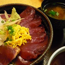 かつお刺しとたたきの2色丼♪