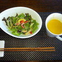 サラダとコーンスープ