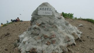 涼しげな沢コース、たくさんの滝が楽しめます。