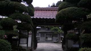 温泉街にある古刹