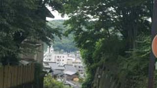 兼六園の下にあります