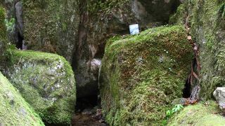 覚明水・・・くらがりの清水