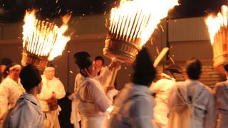 迫力の火祭り