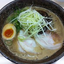 スープ豚骨ラーメン