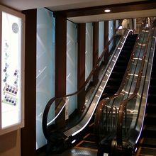 エスカレーター綺麗になりました。