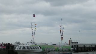 ペテルゴーフに行くなら船